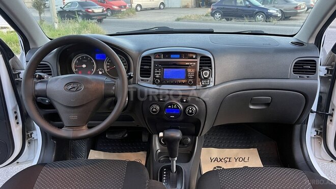 Hyundai Accent-12