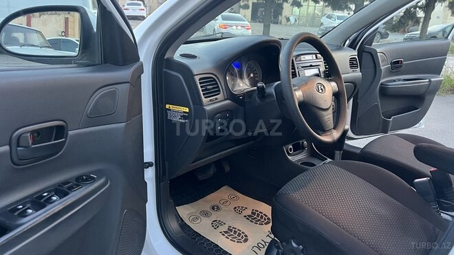 Hyundai Accent-10