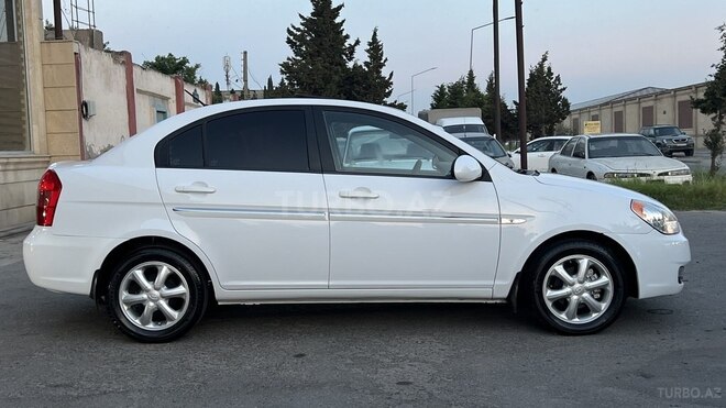 Hyundai Accent-7