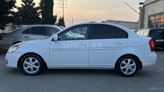 Hyundai Accent-6