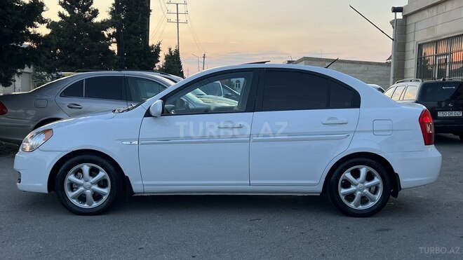 Hyundai Accent-5