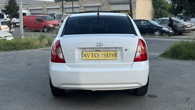 Hyundai Accent-2
