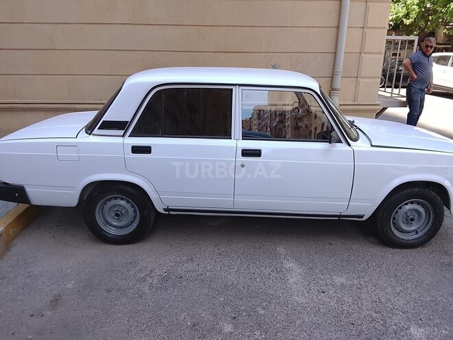 LADA (VAZ) 2107-2