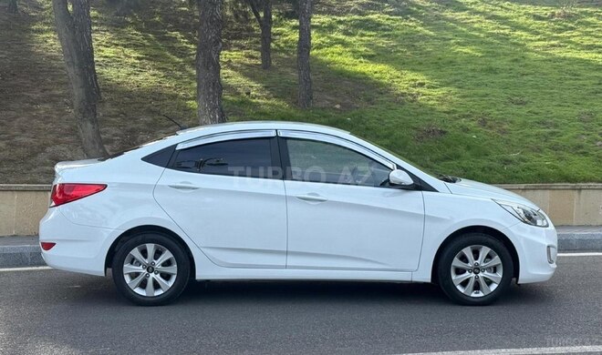 Hyundai Accent-4
