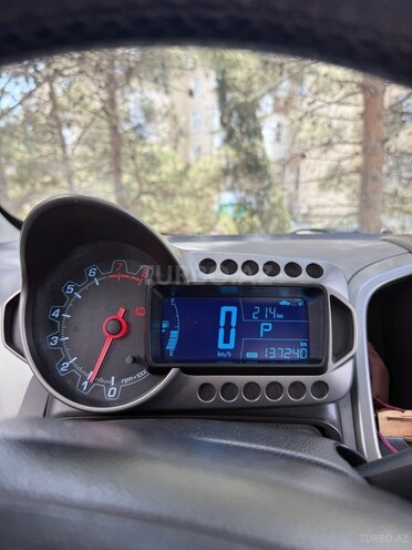 Chevrolet Aveo-10
