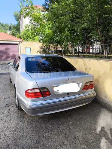 Mercedes E 200-2