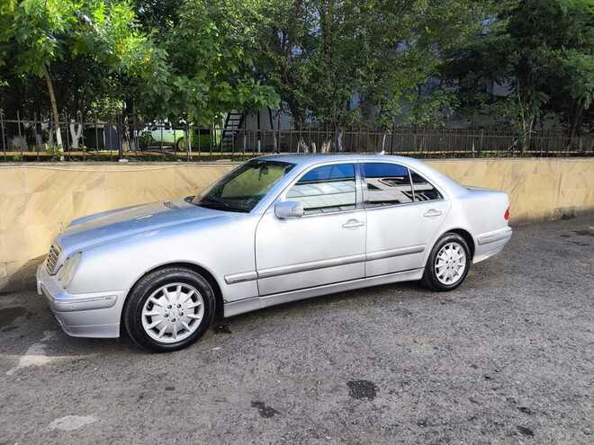 Mercedes E 200-5