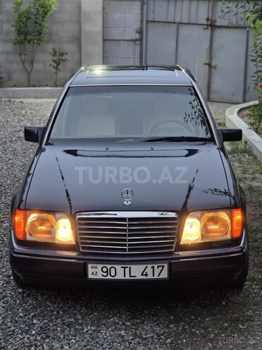 Mercedes E 200-1