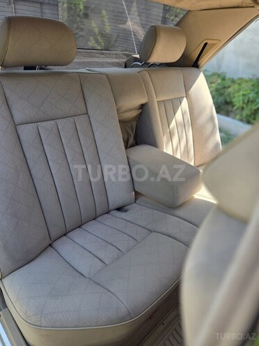 Mercedes E 200-9