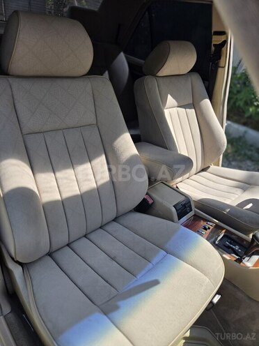 Mercedes E 200-10