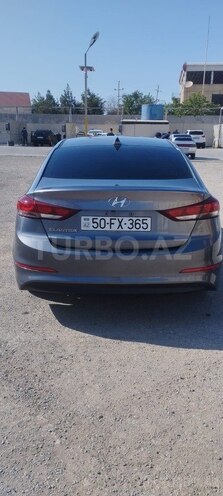 Hyundai Elantra-8