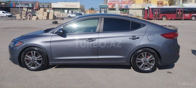Hyundai Elantra-13