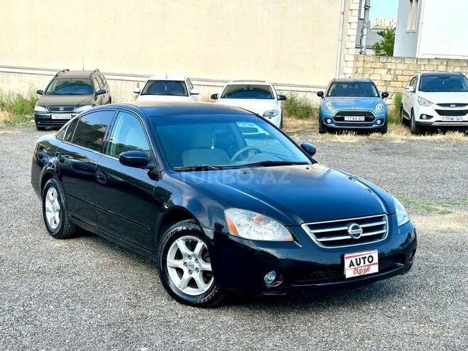 Nissan Altima-1