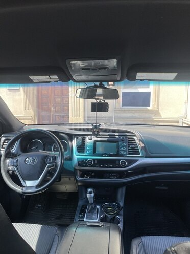 Toyota Highlander-2