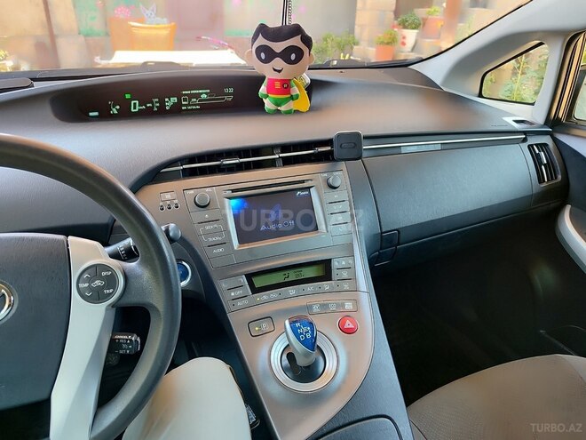 Toyota Prius-13