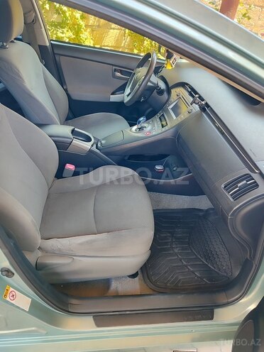 Toyota Prius-16