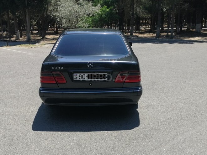 Mercedes E 240-4