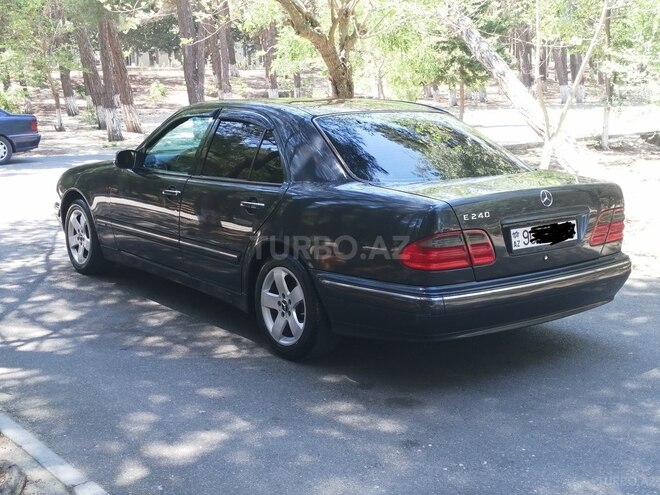 Mercedes E 240-6