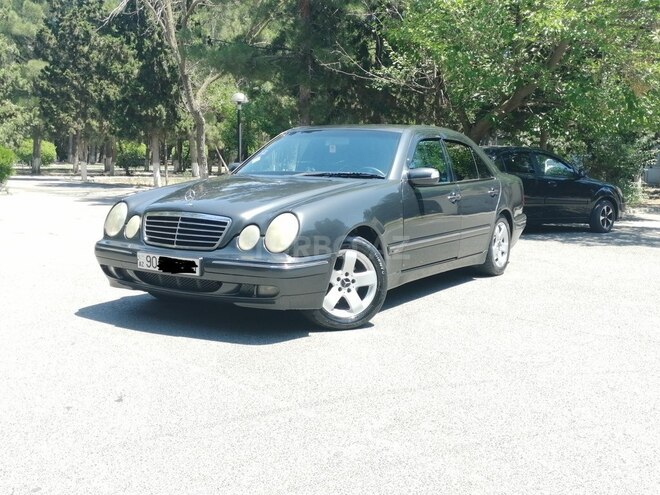 Mercedes E 240-1