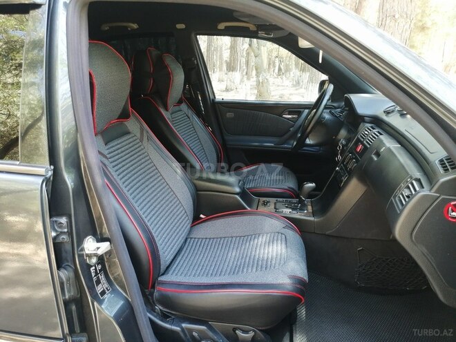Mercedes E 240-9