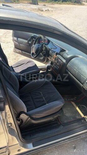 Opel Omega-2