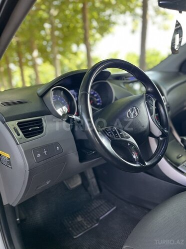 Hyundai Elantra-10
