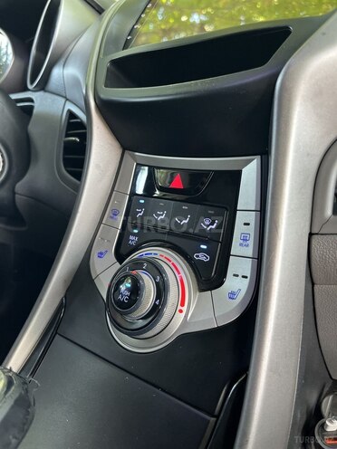Hyundai Elantra-13
