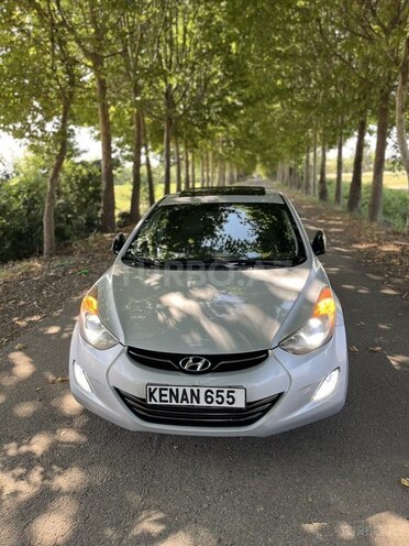Hyundai Elantra-3