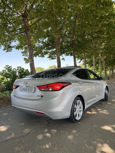 Hyundai Elantra-5