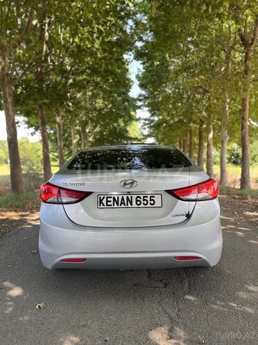 Hyundai Elantra-6