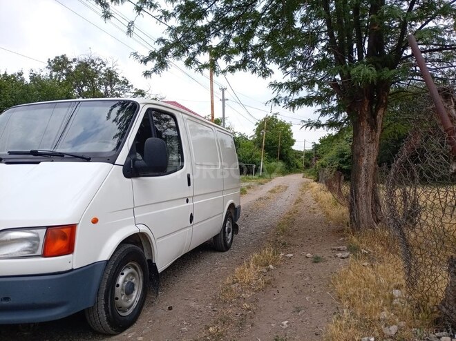 Ford Transit-3