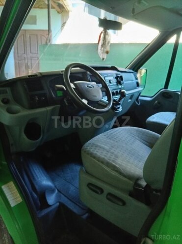 Ford Transit-9