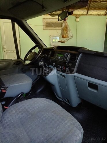 Ford Transit-8