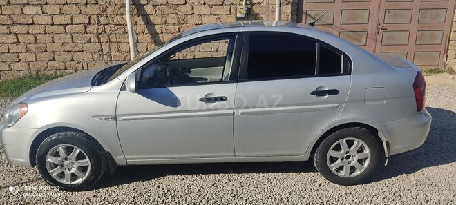 Hyundai Accent-4