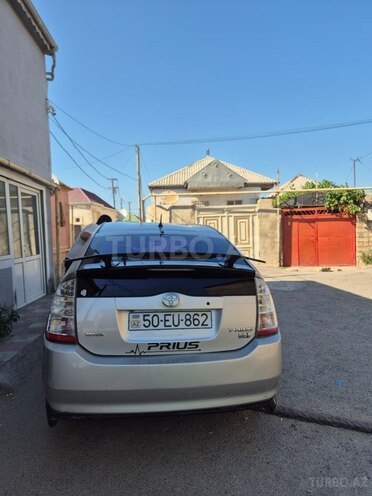 Toyota Prius-12