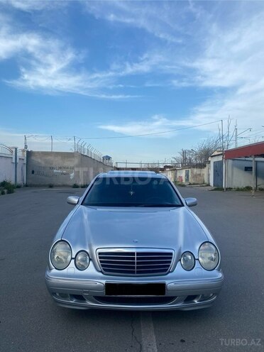 Mercedes E 220-1