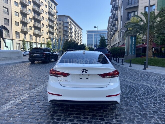 Hyundai Elantra-2