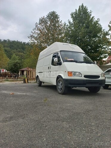 Ford Transit-9