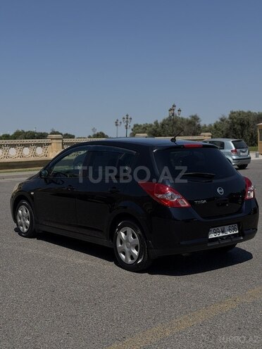 Nissan Tiida-6