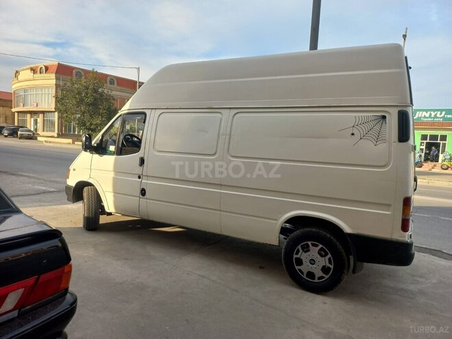 Ford Transit-12