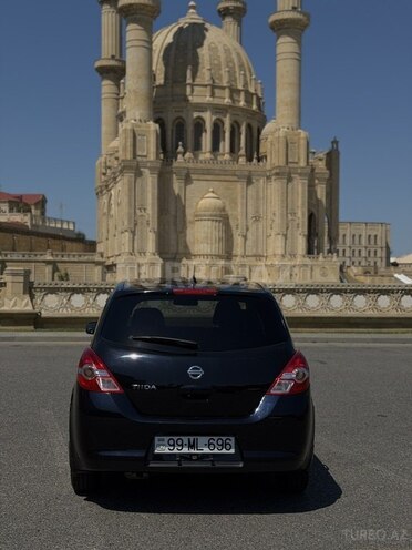 Nissan Tiida-5
