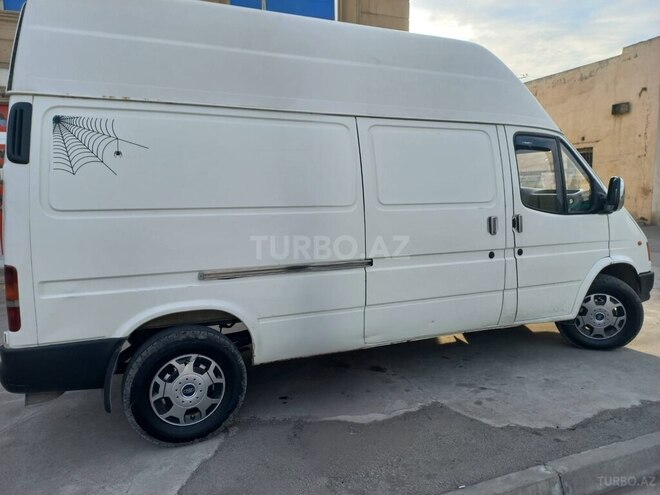 Ford Transit-14
