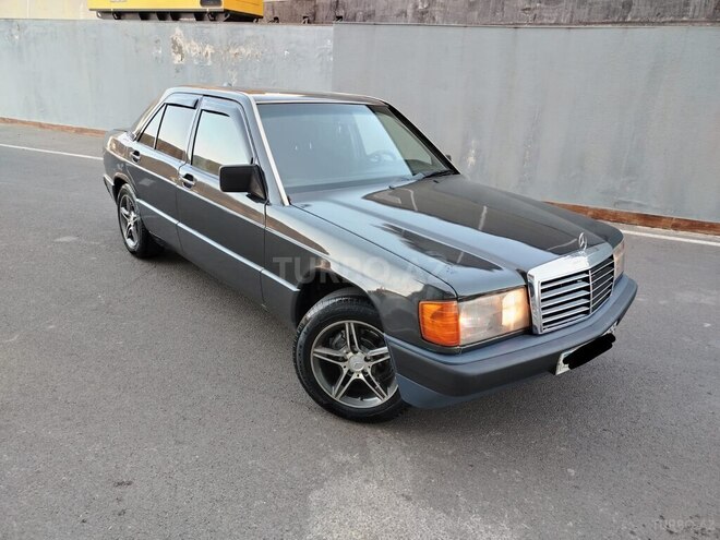 Mercedes 190-1