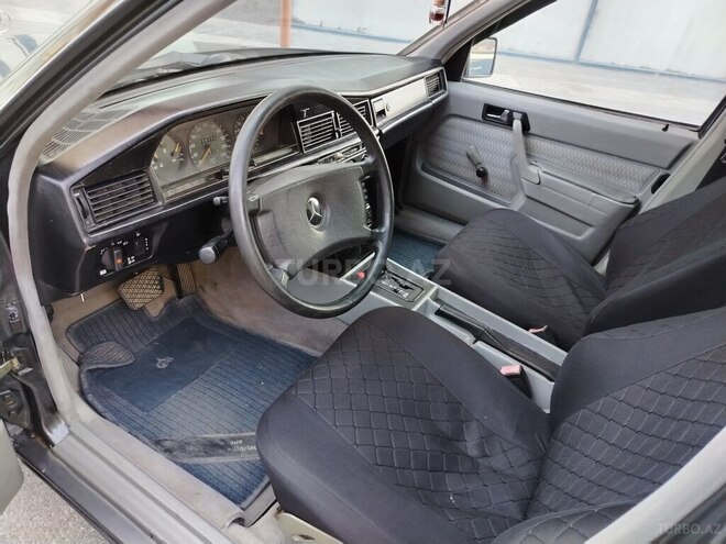 Mercedes 190-10