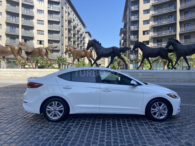 Hyundai Elantra-5