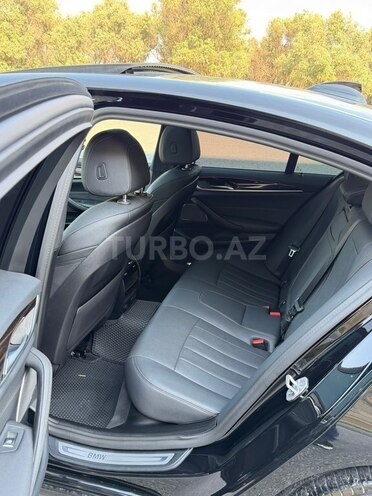 BMW 530e-14