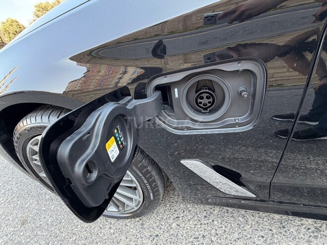 BMW 530e-11