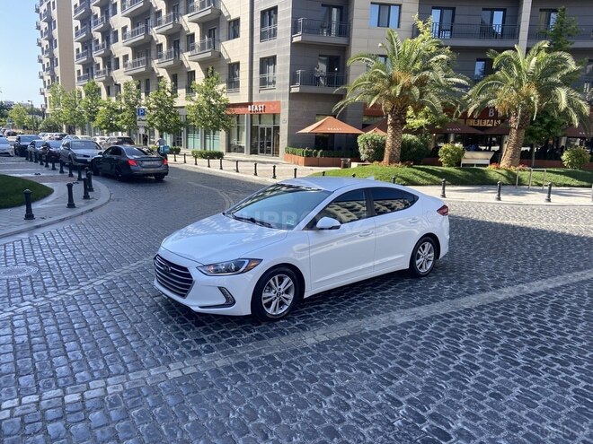 Hyundai Elantra-6