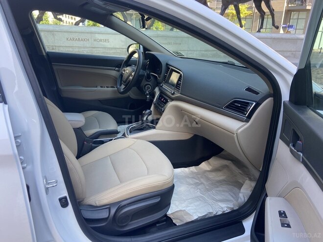 Hyundai Elantra-8