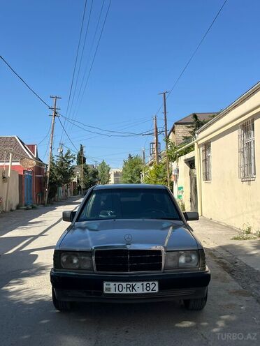 Mercedes 190-1